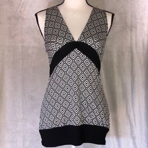size L Missmatch triangle V-neck sleeveless blouse